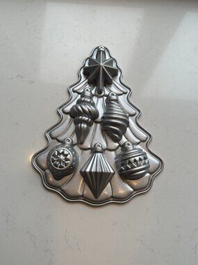 Nordic Ware Vintage Ornament Bundtlet Cake Pan